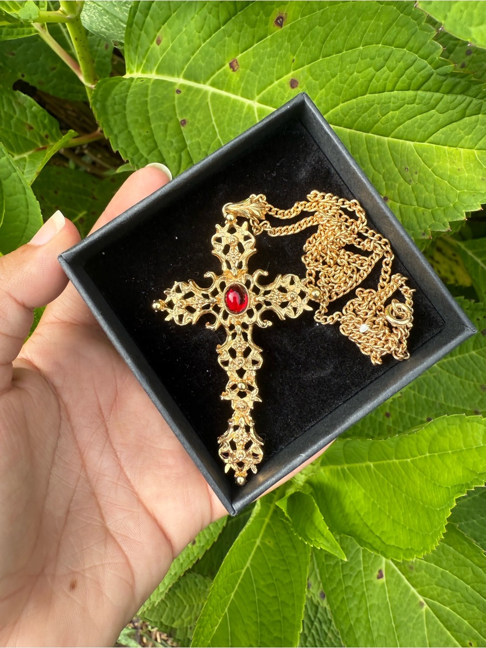 VTG 1970’s AVON cross necklace
